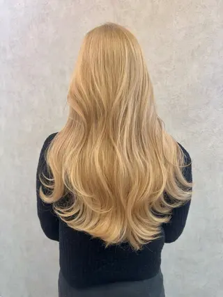 セミロング カラー ヘアアレンジ yuuto🌈 冬の透け感カラーのヘアスタイル