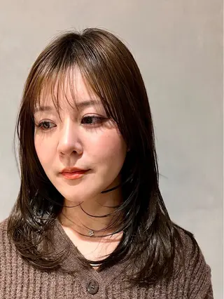 セミロング まとまる美髪矯正 ×レイヤーカットのヘアスタイル