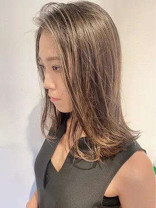 ミディアム Hues所属・上村 ダイスケのヘアスタイル