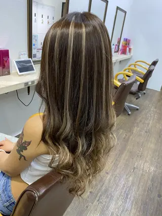 ロング カラー IwAsh大和駅前店所属・IwAsh大和駅前店 河野亜里香のヘアスタイル