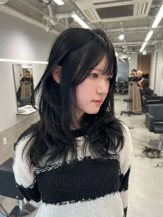 セミロング maya レイヤーカットのヘアスタイル