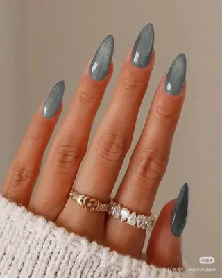 ネイル 高木 維麗絲のネイルデザイン