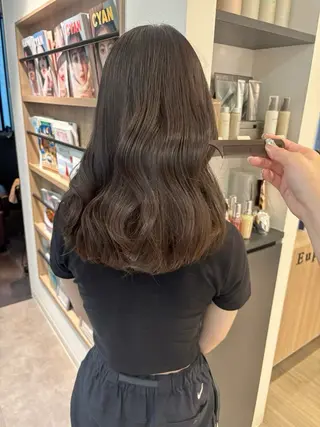 ミディアム カラー モテ髪‎🫧赤み消し カラー表参道きょうこのヘアスタイル