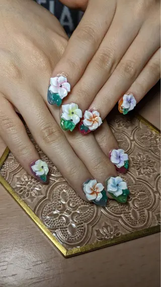 ネイル フラワー ムーンのネイルデザイン