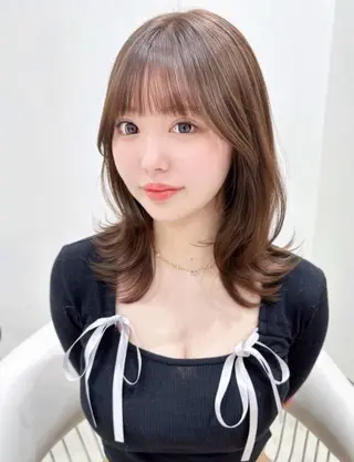 ミディアム 木田 真菜のヘアスタイル