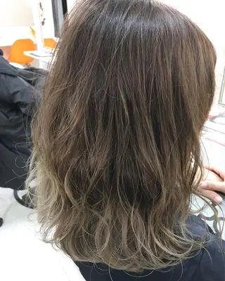 セミロング カラー 髪質改善 中川　翔のヘアスタイル