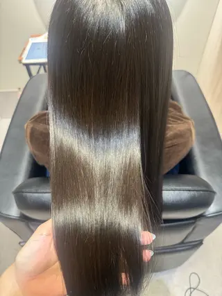 ロング NAVY 橋本心 縮毛矯正のヘアスタイル