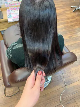 ロング レイヤーカット、 大人可愛い　中村美羅のヘアスタイル