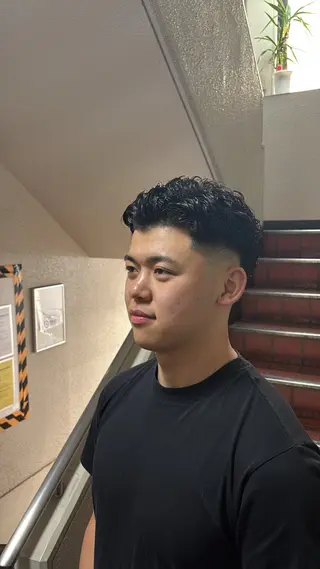 ショート メンズ 洛樹 /海外スタイル /フェード/パーマのヘアスタイル