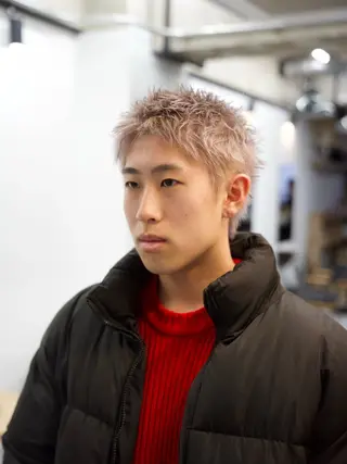 ショート カラー メンズ スパイキーショート パーマ　具志堅　太志のヘアスタイル