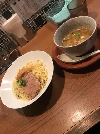 ミディアム カラー パーマ ヘアアレンジ メンズ キッズ ネイル マツエク・マツパ アイブロウ アニメ,Vオタク× 即効痩せエステサロンのエステ・リラクイメージ