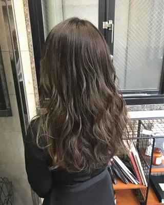 ミディアム カラー パーマ 🉐レイヤー/塩見 弘樹🉐渋谷のヘアスタイル