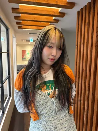 ロング リカ/ハイトーン ・オリーブ🍀のヘアスタイル