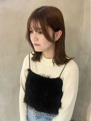 ミディアム カラー effect横浜所属・切りっぱなしボブ/ 艶カラー/綾莉のヘアスタイル