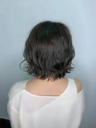 ミディアム カラー 西村 真実子のヘアスタイル