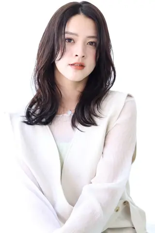 セミロング 鈴木 凜のヘアスタイル