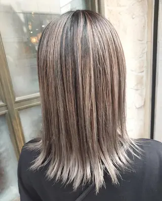 セミロング カラー grow上野御徒町【グロウ】所属・ブリーチ・ハイトーン 特化🎉内山のヘアスタイル