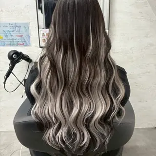 ロング エクステ・レイヤ ーカットLay.のヘアスタイル
