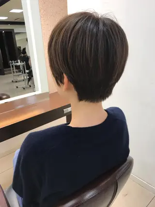 ショート カラー 二宮 早智子のヘアスタイル