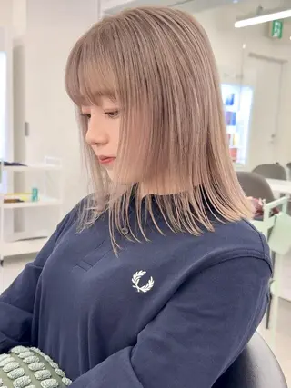 セミロング 低ダメージ透明カラー 𝙼𝙰𝙽𝙰のヘアスタイル
