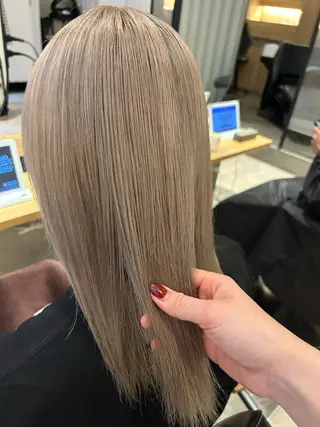 セミロング カラー サラツヤ縮毛 矯正✨meguのヘアスタイル