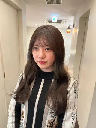 ロング カラー 安丸 結夏のヘアスタイル