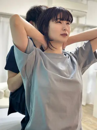 ビジュ整骨院　赤坂駅店所属・全身骨格矯正 小顔矯正のエステ・リラクイメージ