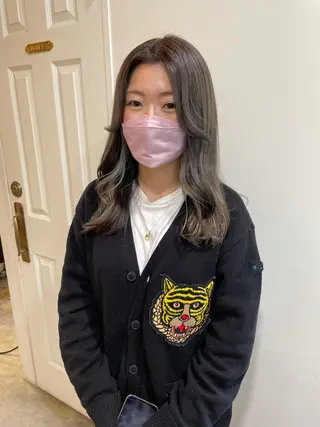 セミロング カラー MIOベージュカラー 柔らかいカラーのヘアスタイル