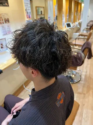 パーマ メンズ ハイトーンカラー 坂本 翼のヘアスタイル