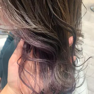 ミディアム 亀山 由里菜のヘアスタイル