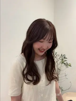 ロング カラー anna/ラフパーマ /くすみベージュのヘアスタイル