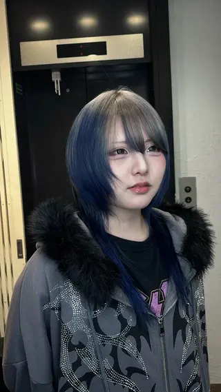 ロング 韓国ヘア/ブリーチ無 しWカラー/オリーブのヘアスタイル