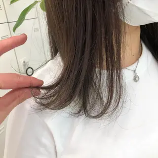 ミディアム カラー レイヤーカット 透明感カラーのヘアスタイル