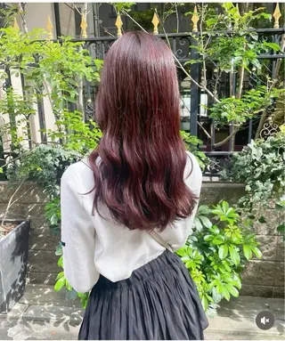 カラー 岡部 莉奈のヘアスタイル