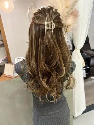 ロング カラー ヘアアレンジ tre/e'所属・橋本 昇平のヘアスタイル