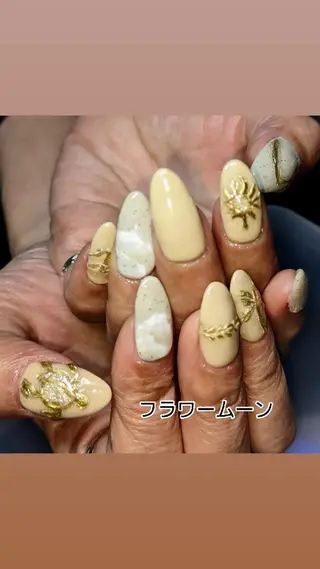 ネイル フラワー ムーンのネイルデザイン