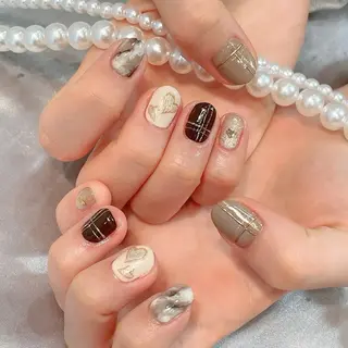 ネイル RAFFINE 月🦋🩵のネイルデザイン