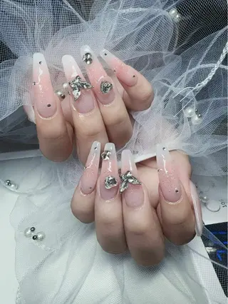 ネイル MQueen ネイルサロンマルのネイルデザイン