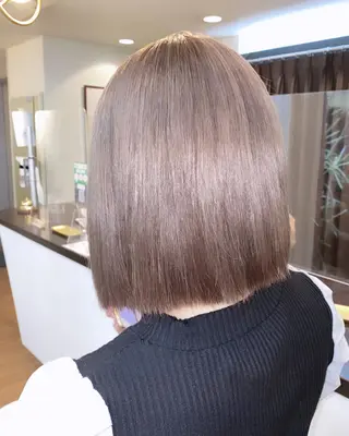 ショート カラー ANKH CROSS 新宿店所属・色ムラ修正の神様 新宿ハイトーンかすみのヘアスタイル