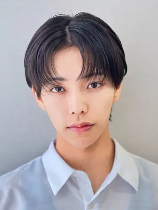 メンズ excia渋谷所属・曲がる縮毛矯正 センターパート/翼のヘアスタイル