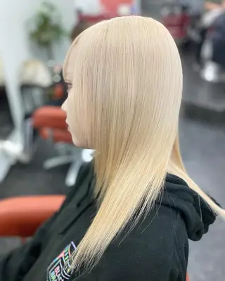 セミロング カラー carina✂️ ハイトーンカラー🤩のヘアスタイル