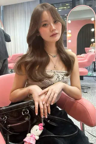 セミロング カラー 𝑺𝑨𝑨𝒀𝑨 渋谷ワンホンHairのヘアスタイル