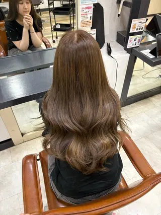 ロング カラー 浦﨑 笑美里のヘアスタイル