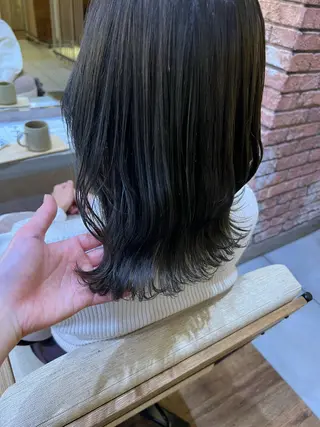 ミディアム カラー 三條場 彩夏のヘアスタイル