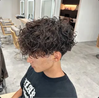 ミディアム パーマ メンズ 板岡 丈一のヘアスタイル