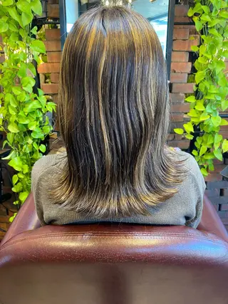 セミロング auRa  【大宮】 上形 龍也のヘアスタイル