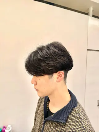 ミディアム パーマ ヘアアレンジ メンズ 顔まわりカット の達人のヘアスタイル