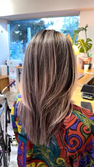 ミディアム カラー KOU×北谷× BY MY SIDEのヘアスタイル