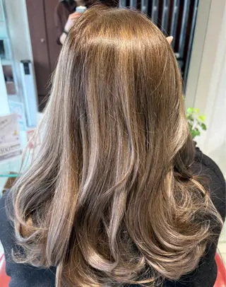 カラー ヨウコ YOKOのヘアスタイル