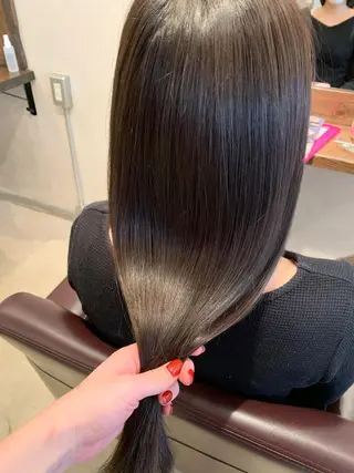 ロング カラー 透明感/オリーブ/ グレージュ/YUKAのヘアスタイル